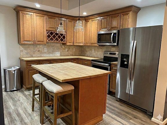 4th image of 537 Blackhawk Rd