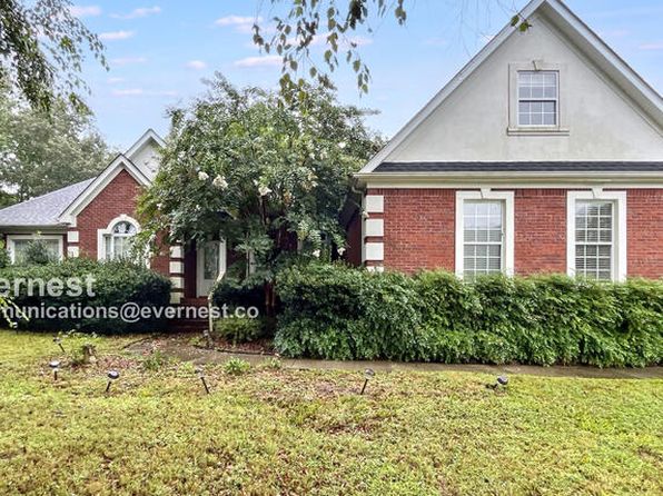 607 Castle Dr