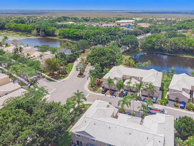 2098 Madeira Dr — Photo 41