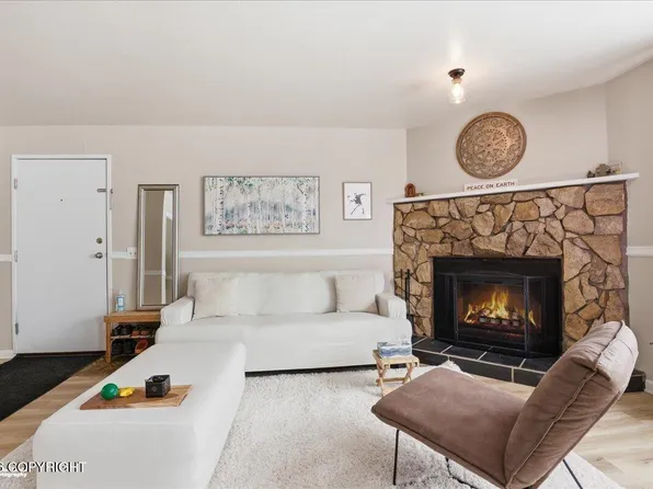 355 Donna Dr Unit 3, Anchorage, AK 99504