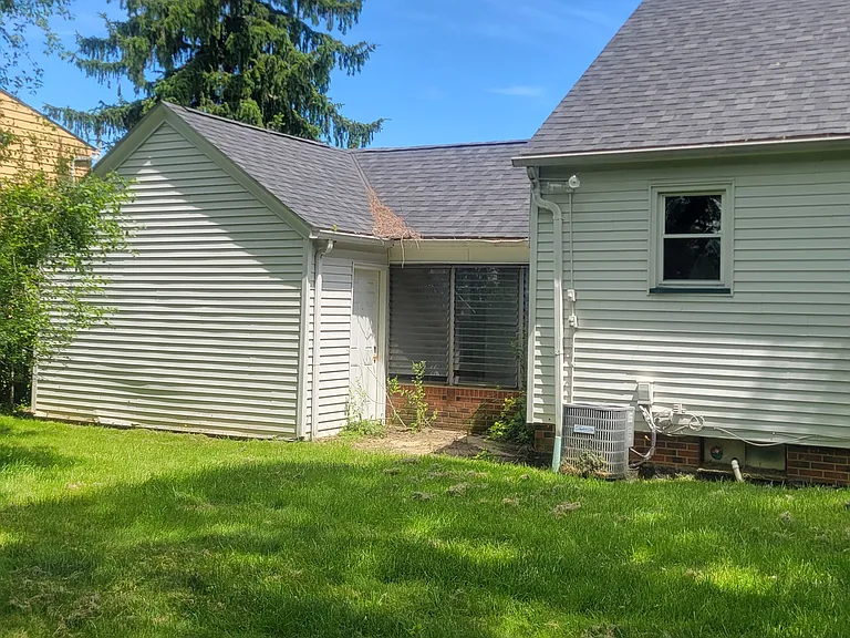 16772 Gerard Ave — Photo 24