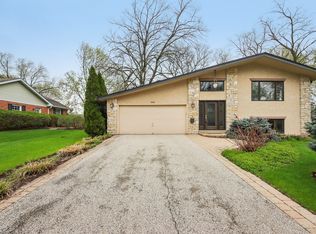 236 Monument Ave, Barrington, IL 60010