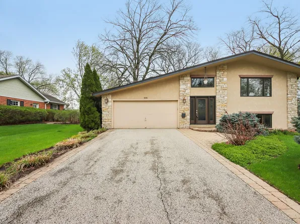 236 Monument Ave, Barrington, IL 60010