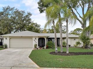 8424 Sylvan Woods Dr, Sarasota, FL 34243
