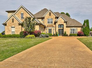 1411 Fountain Gate Dr E, Hernando, MS 38632