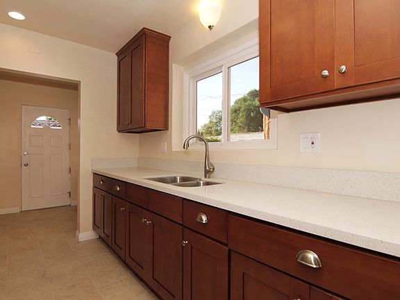 5th image of 10109 S Denker Ave