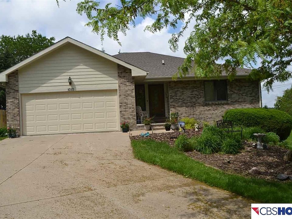 1st image of 1010 Elm Ct
