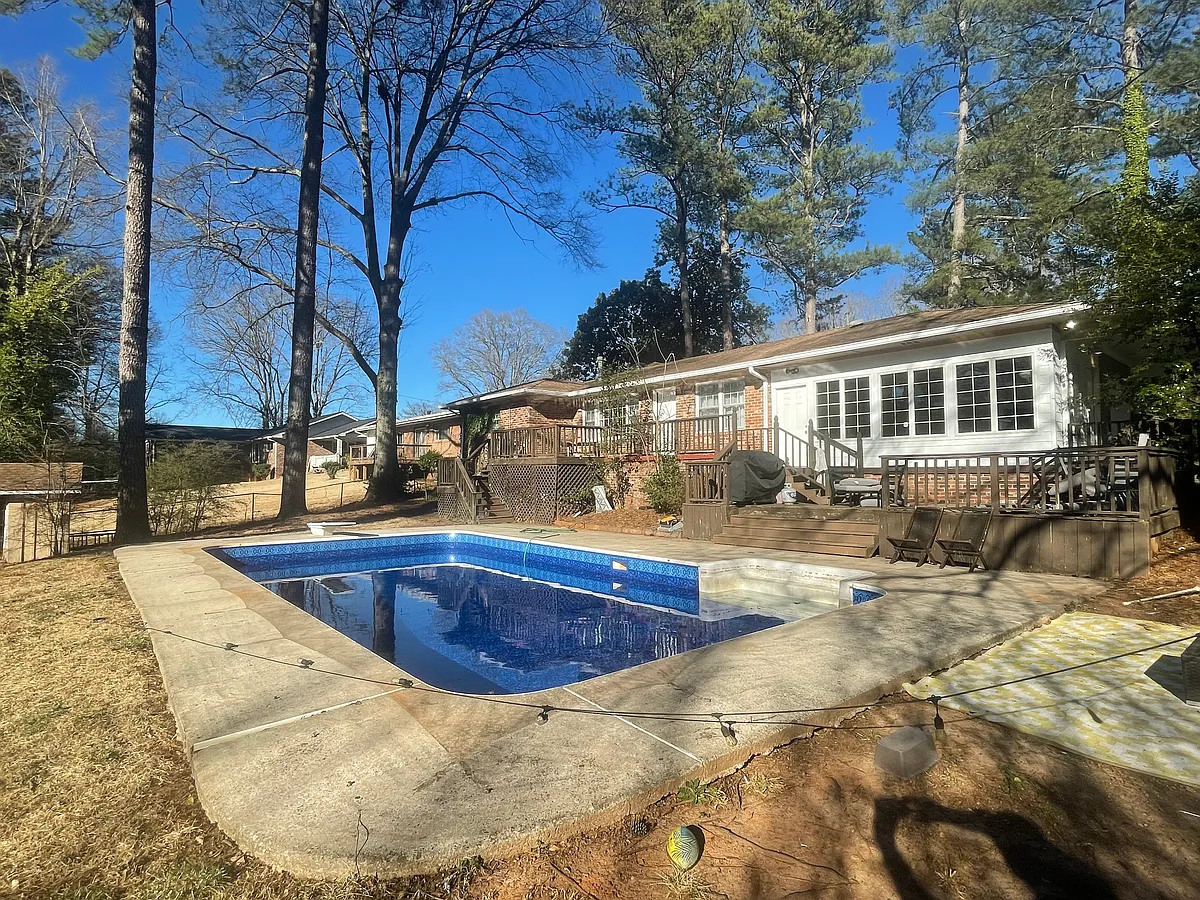 Building Photo - 2677 Lancaster Dr