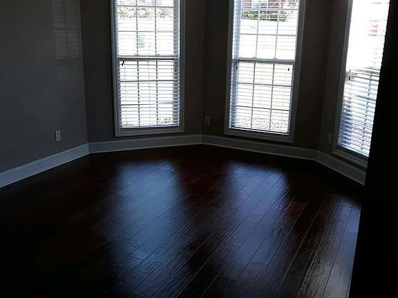 3rd image of 353 Kingston Dr
