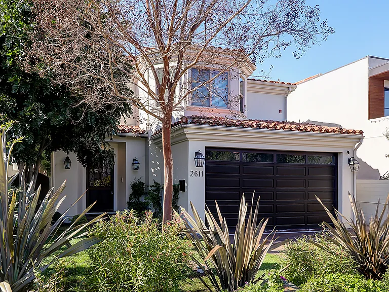 2611 Palm Ave — Photo 1