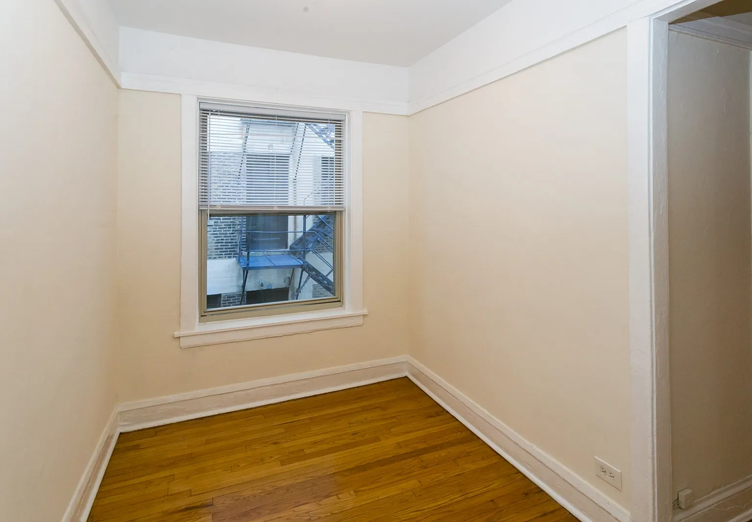 517-25 W. Brompton Ave. — Photo 1