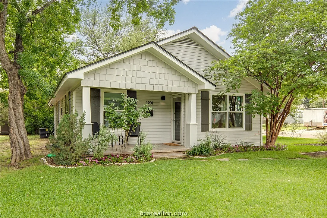 3 bed, 1288 sqft, $2,250 — Photo 1