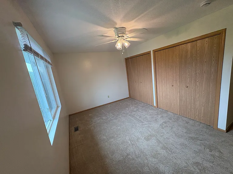 872 Edgewater Dr — Photo 12
