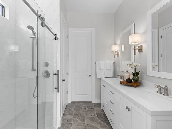 Primary bath with dual sinks