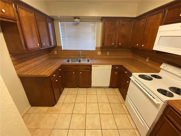 2317 Vialoux Dr — Photo 6