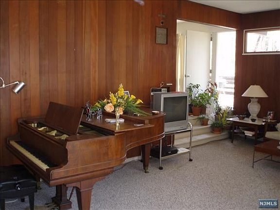 ANOTHER VIEW OF FAMILY/LIVING ROOM