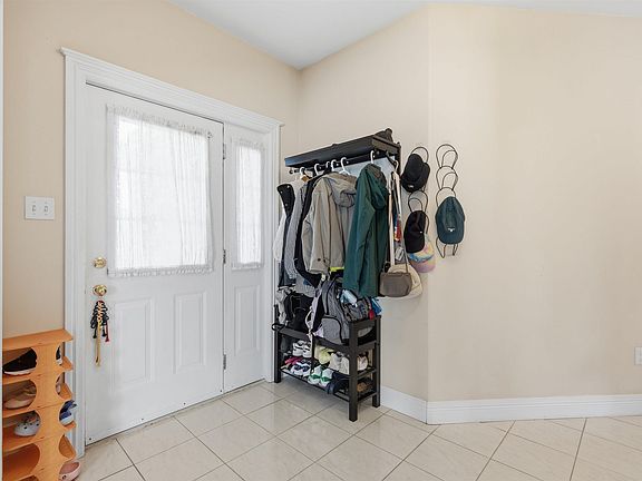 3rd image of 65 Stone Gate Dr