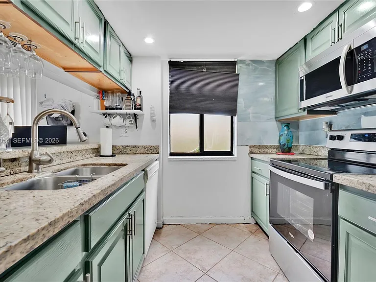 3541 NW 99th Ter #6A — Photo 5