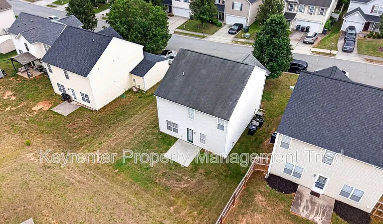 2703 Stafford St — Photo 52