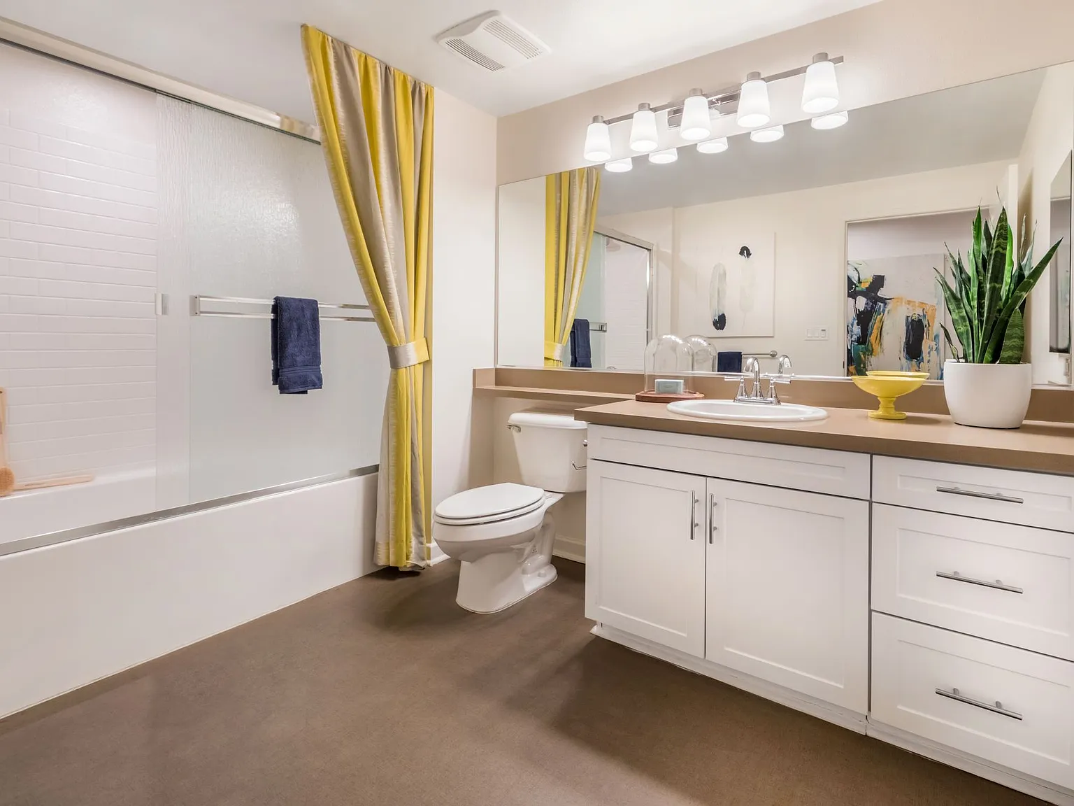 Gateway Apartment Homes — Photo 4