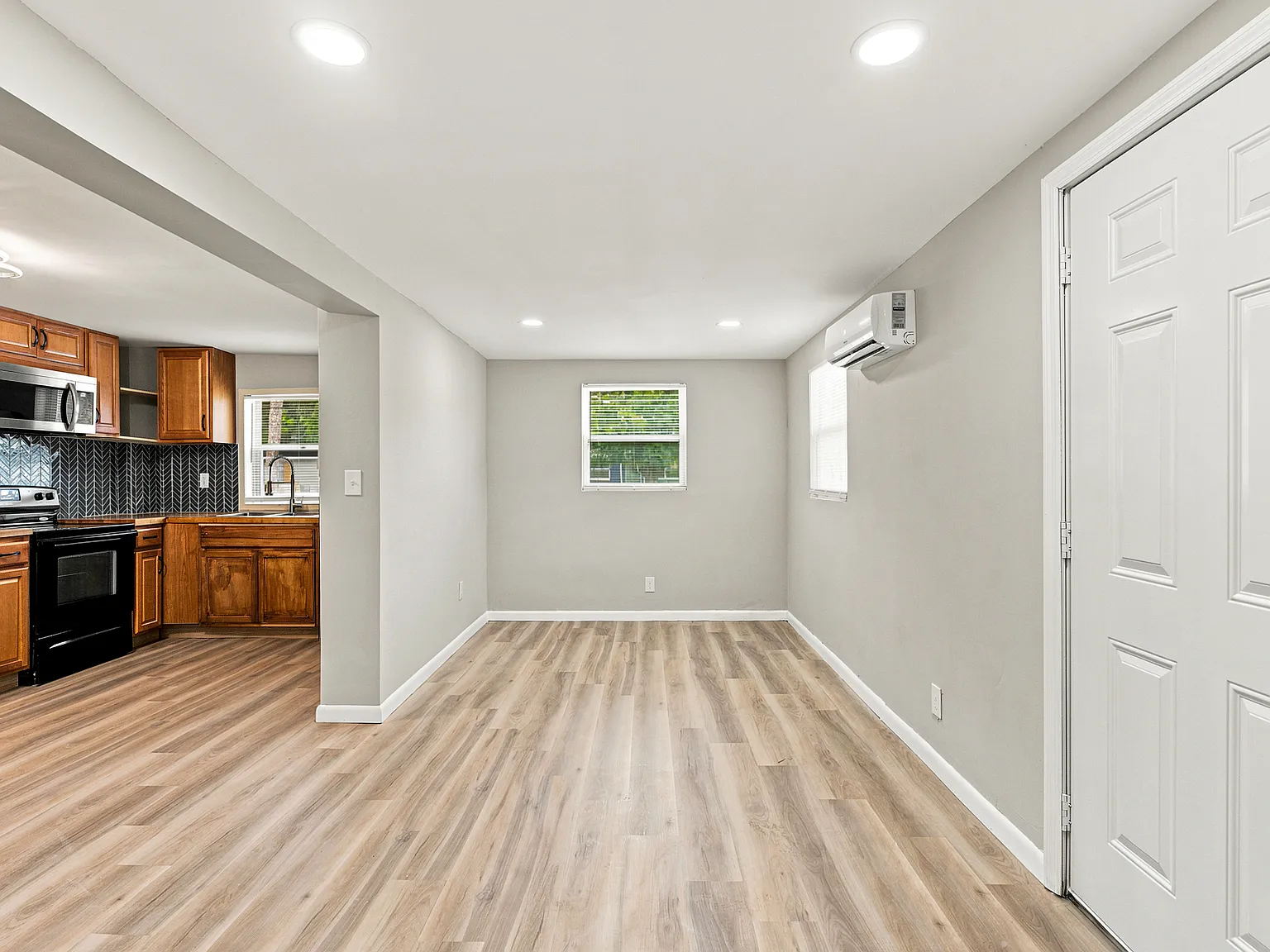 5822 Tampico Road - Private Suite — Photo 4