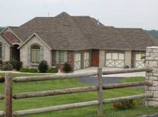 1713 Regency Ln, Nixa, MO 65714