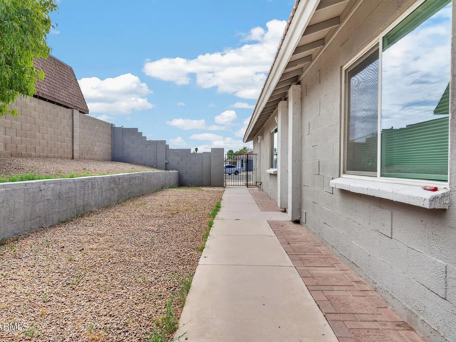 2 bed, 1.0 bath, 902 sqft, $1,795 — Photo 3