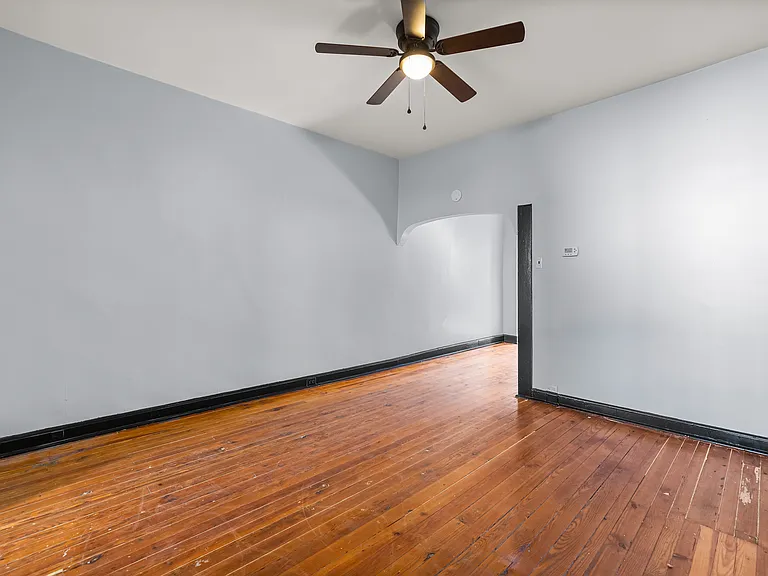 450 W 23rd St — Photo 10