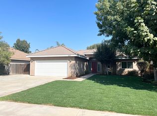 527 Village Ct, Exeter, CA 93221