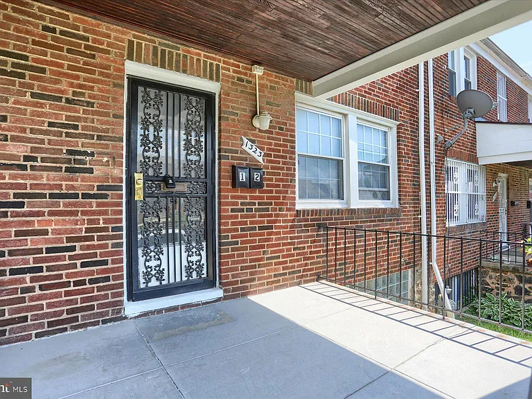 1323 N Kenwood Ave #1 — Photo 4