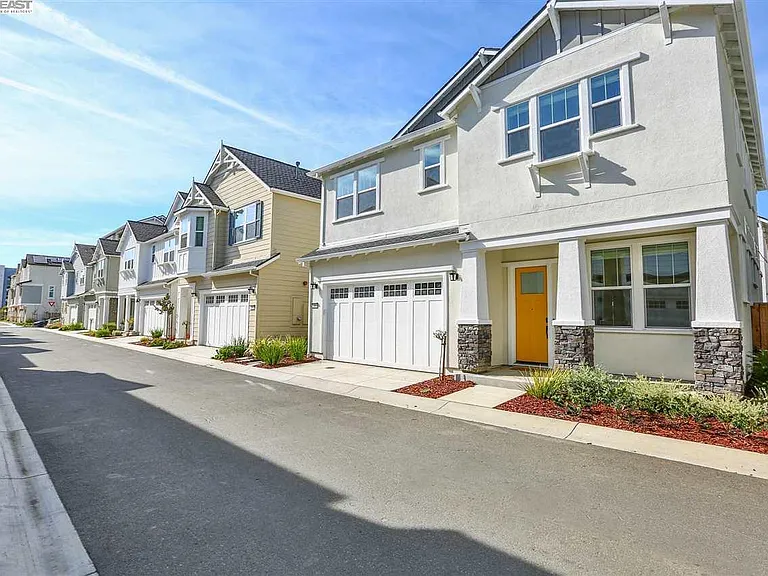 8403 Peninsula Way — Photo 2