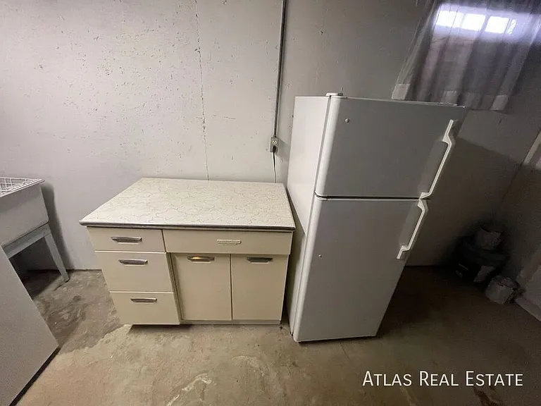 640 E Easter Ave — Photo 35
