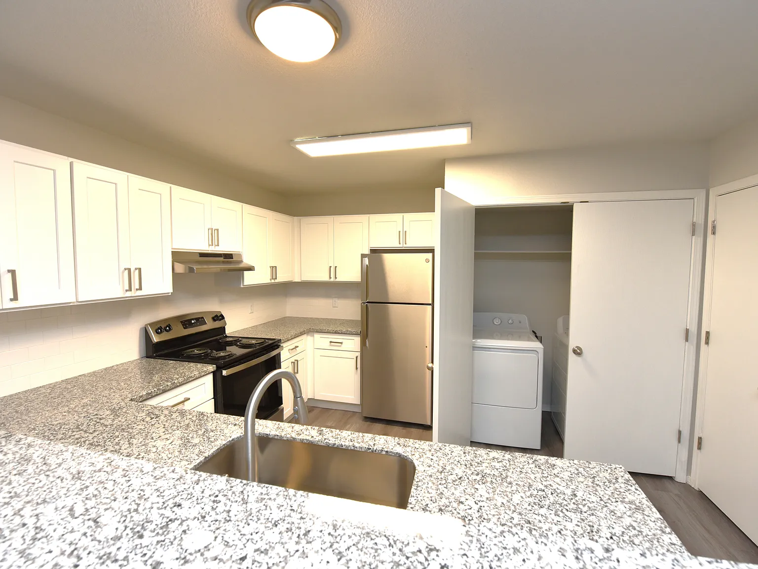 Keystone Crossing Apartment Homes — Photo 2