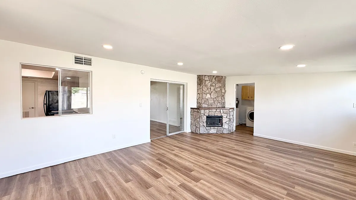 4 bed, 2.0 bath, 2081 sqft, $2,299 — Photo 4