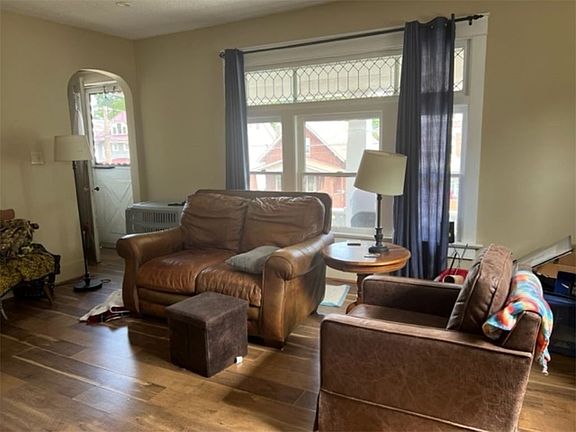 4th image of 358-360 W 31st St