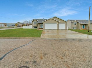 95 Haywood Dr, Bismarck, ND 58504