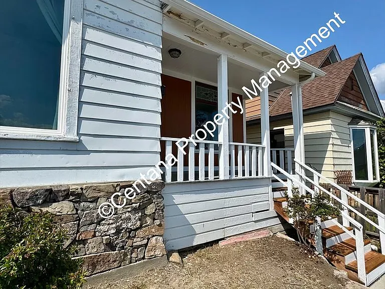 917 W Woolman St — Photo 2