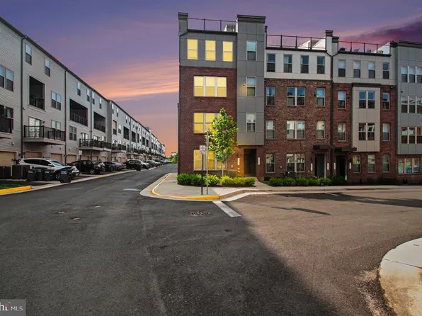 2430 Silver Line Aly, Herndon, VA 20171