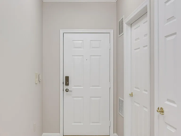 574 Saint Andrews Pl — Photo 25