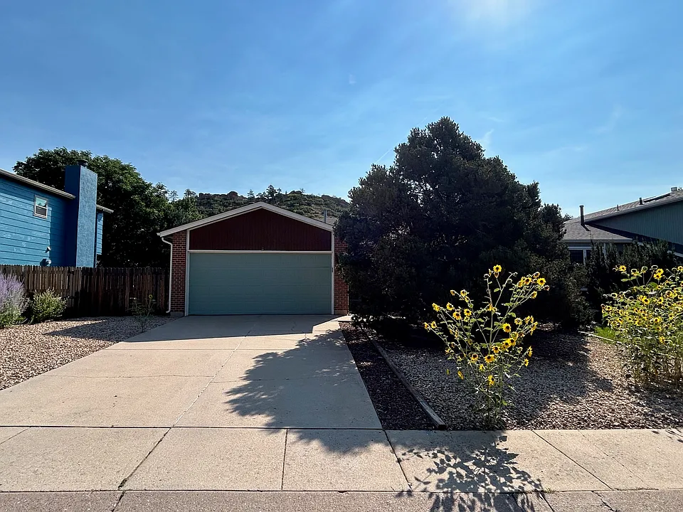 5935 Pemberton Way