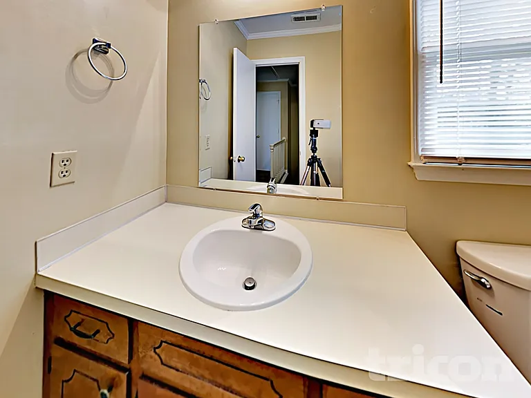 2820 Royal Ridge Ln — Photo 14