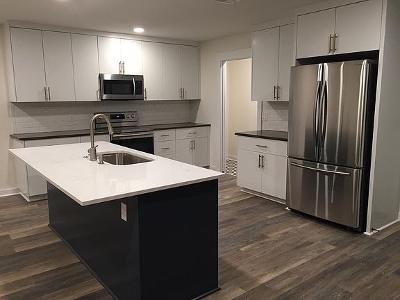 2nd image of 3211 Wythe Cir