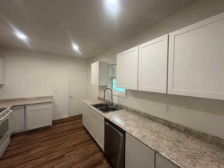 2857 Indianapolis Ave — Photo 8