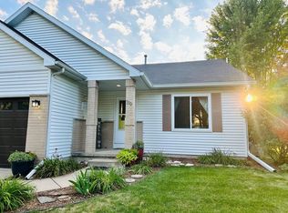 319 Tanglewood Ct, Cottage Grove, WI 53527