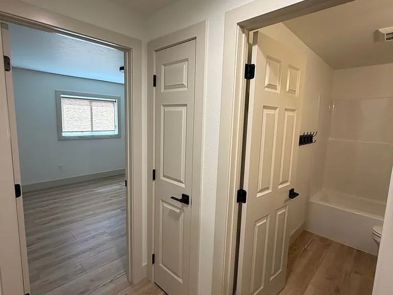 218 W Nevada St — Photo 9