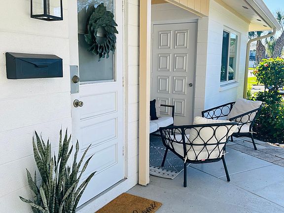 3rd image of 5020 Live Oak Cir