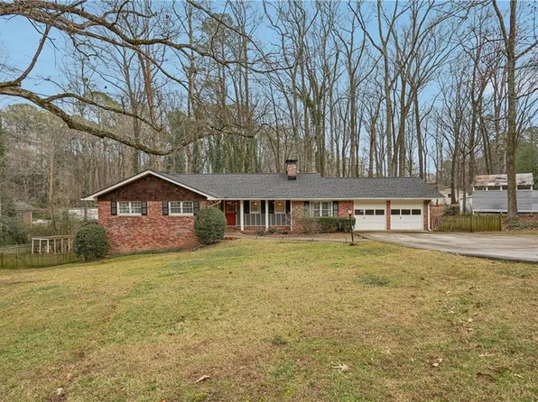 2121 Skytop Dr, Stone Mountain, GA 30087