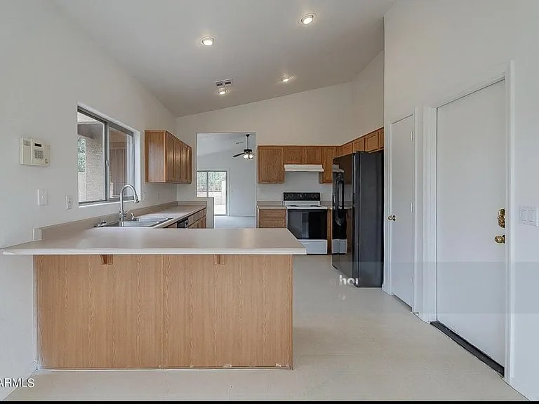 2214 W Saint Catherine Ave — Photo 3