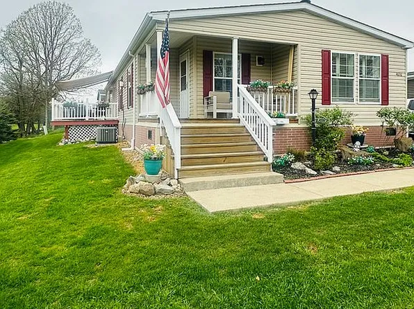 4626 Hampstead Dr, Clarence, NY 14031