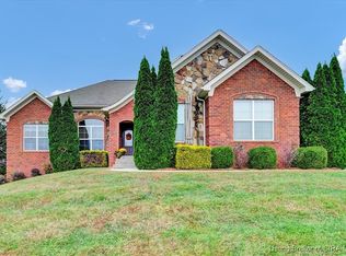 1015 Charlet Ridge Dr, Floyds Knobs, IN 47119